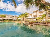 Lagoon pool with sandy beach - Peppers Salt Resort & Spa Kingscliff